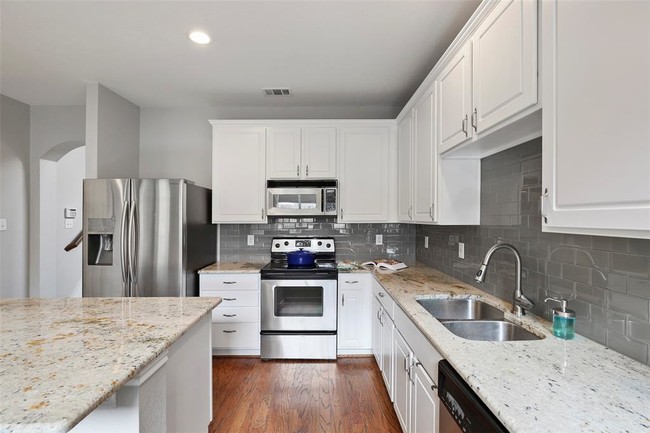 Building Photo - 604 Mozart Way