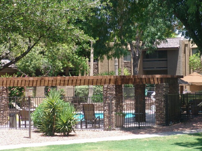 Building Photo - 3825 E Camelback Rd