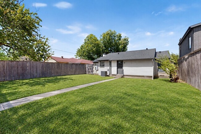Building Photo - 4812 Wateka Dr