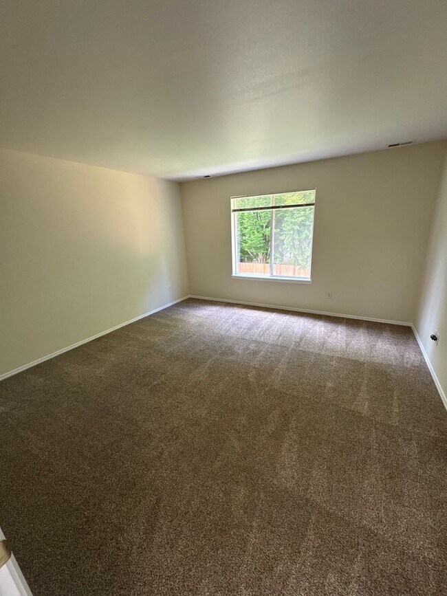 Building Photo - Available Now – Spacious 3 Bedroom, 2.5 Bath Home in a Prime Corvallis Location