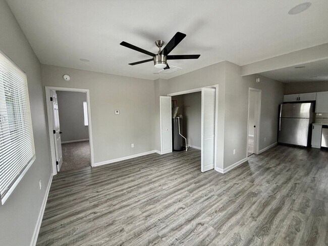 Building Photo - Central Wichita 2 Bedroom