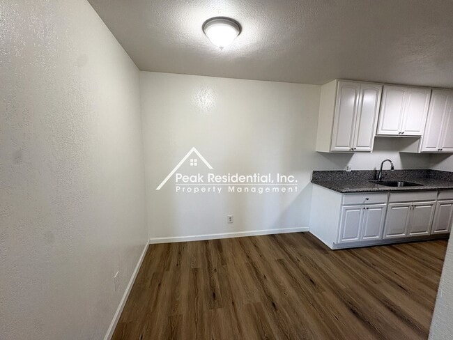 Building Photo - 4540 Ashcroft Ave