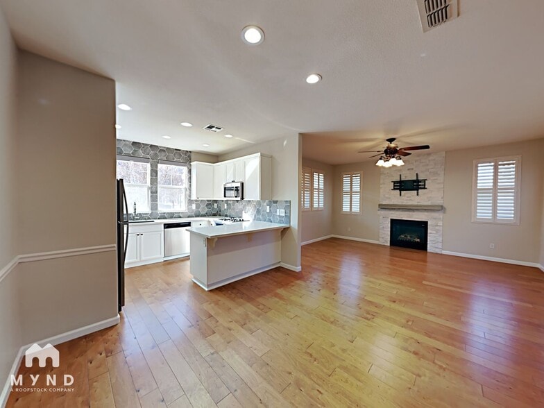 Building Photo - 398 Metro Ln