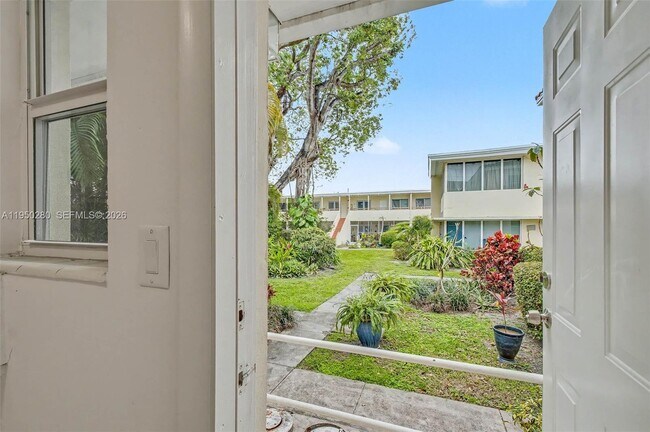 Building Photo - 9160 NE 8th Ave