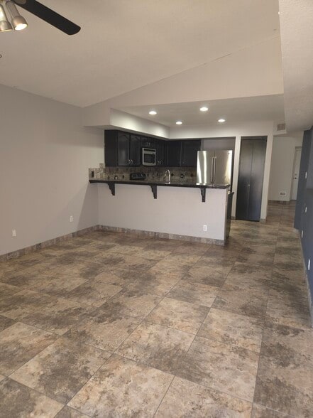 Building Photo - 10032 W Sells Dr