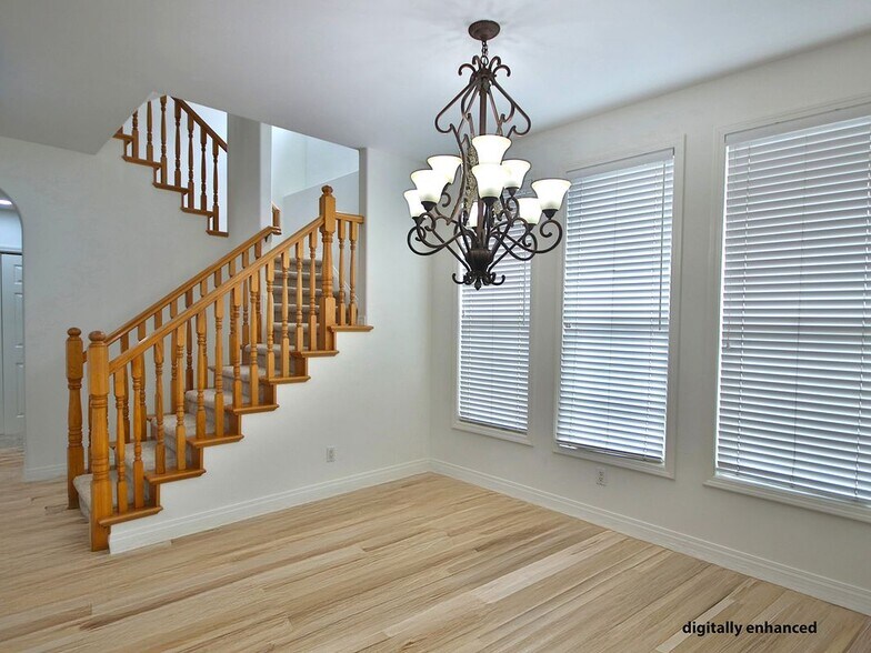Building Photo - 504 Dahlia Pl