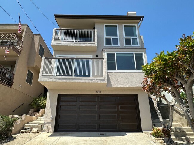 Primary Photo - 2318 Geranium St