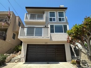 Building Photo - 2318 Geranium St