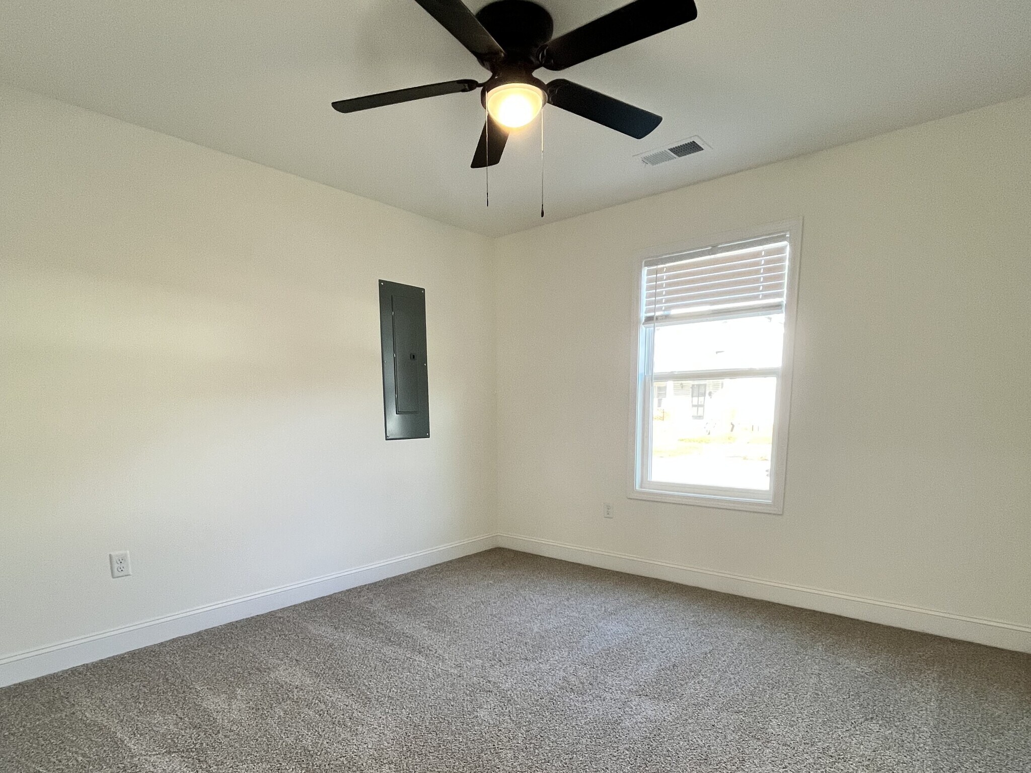 Building Photo - 118 Roland Ave