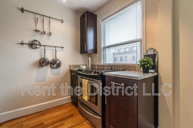 Building Photo - 1367 K St SE