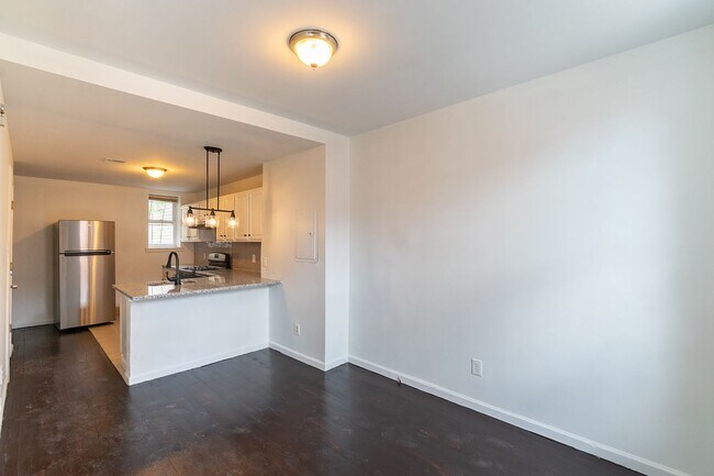 Building Photo - 305 N 41st St
