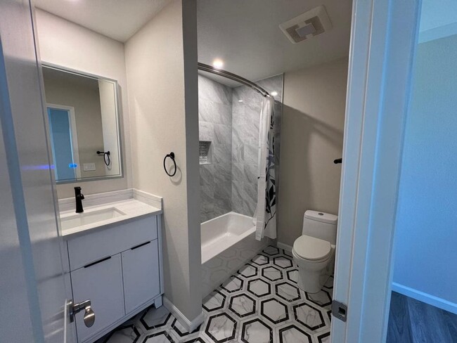 Building Photo - For Rent – Remodeled 2-Bedroom Condo in Citrus Heights