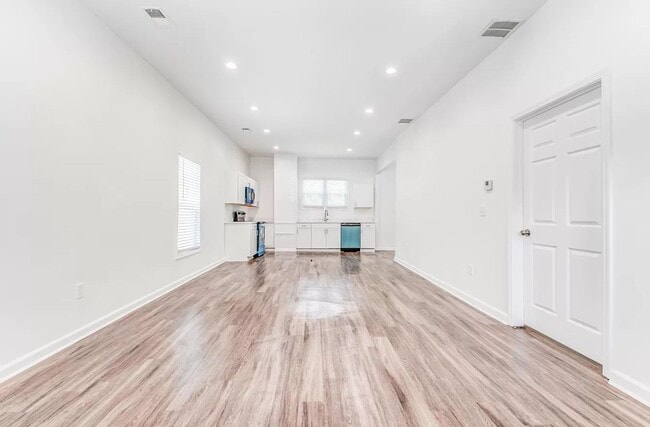 Building Photo - Beautiful Home For Rent in East Memphis-Co...