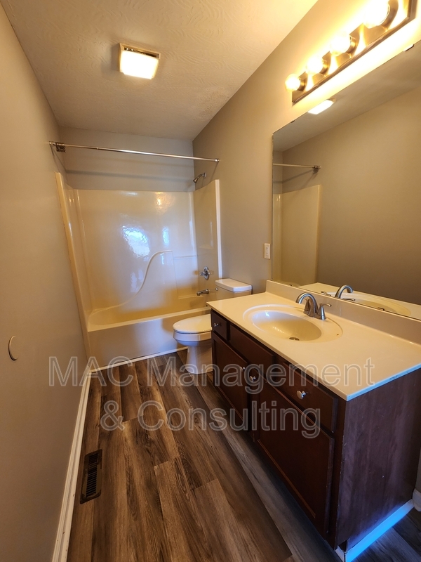Building Photo - 1748 Bouton Dr