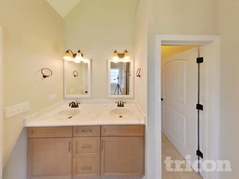 Building Photo - 317 Abeline Dr