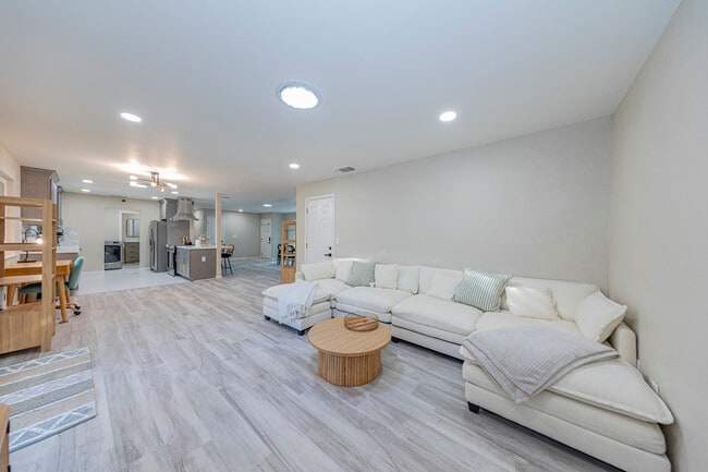 Building Photo - 35680 Forest Dr