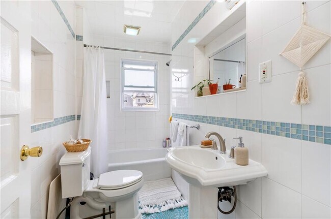 Building Photo - 3-36 Beach 88th St