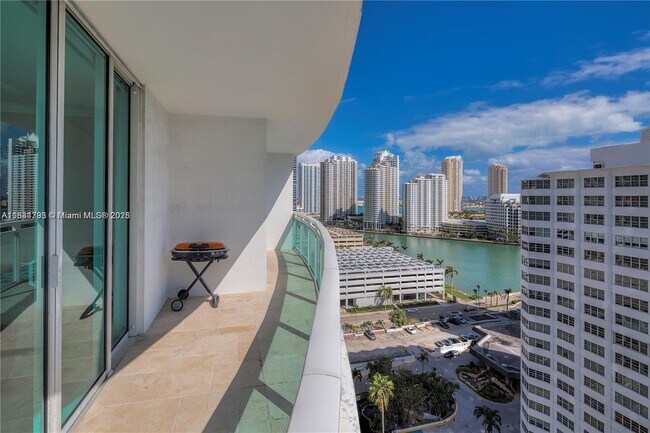 Building Photo - 950 Brickell Bay Dr