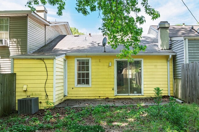 Building Photo - Updated 2BR Townhome Near Clayton State with Fenced Yard