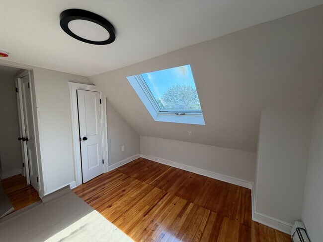 Building Photo - 271 Elm St