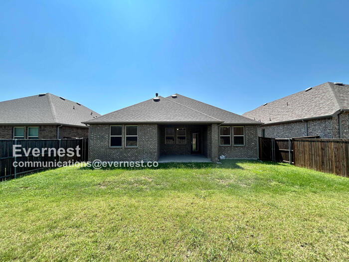 Building Photo - 2462 San Marcos Dr