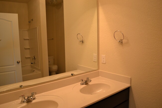 Building Photo - House for Lease in Sherman