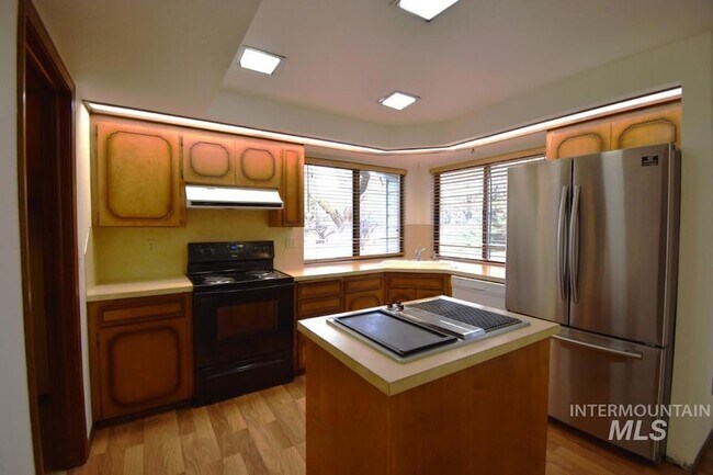 Building Photo - 7344 Modoc St