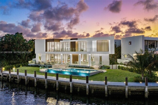 Building Photo - 503 Palm Dr