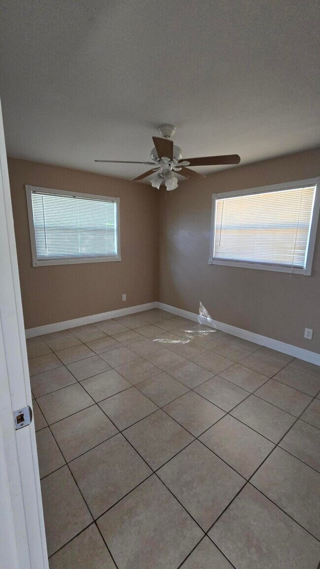 Building Photo - 750 Altura St