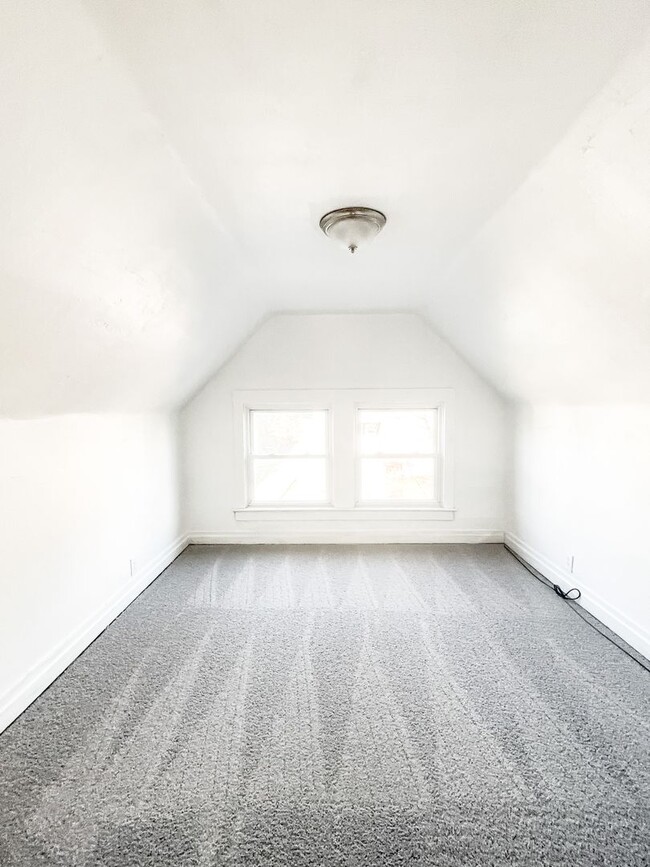Building Photo - 406 Kingsboro St