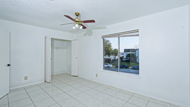Building Photo - 10920 Village Bend Ln
