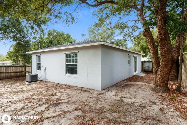 Building Photo - 2250 20th St S, St Petersburg, FL 33712