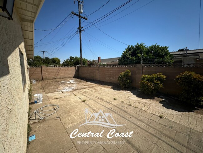 Building Photo - 0 W Camino Colegio