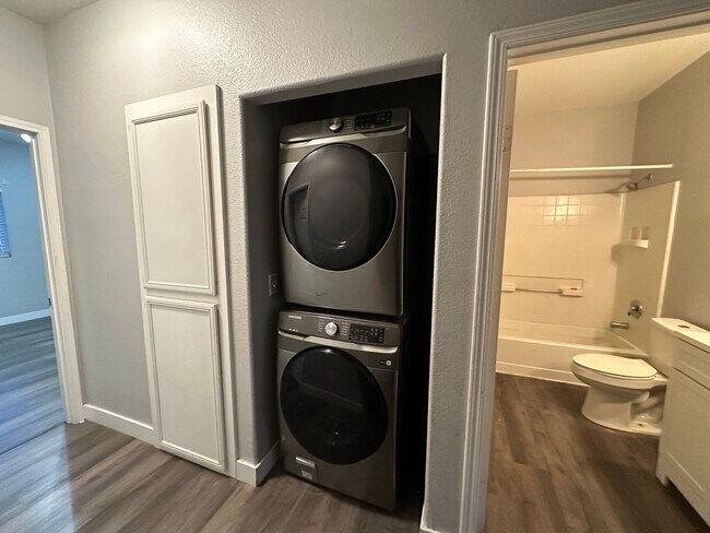 Building Photo - Upgraded 3 bedroom!
