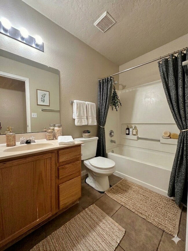 Building Photo - *"PRICE  REDUCED + MOVE-IN SPECIAL" 3 Bedroom 2 Bathroom with 2 Car Garage
