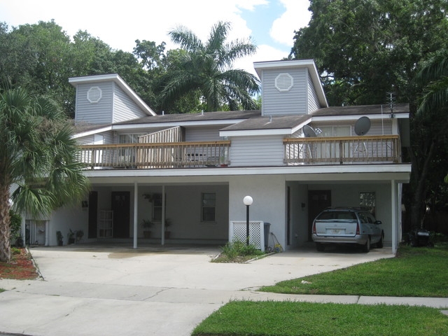 Primary Photo - Edgewater Apartments