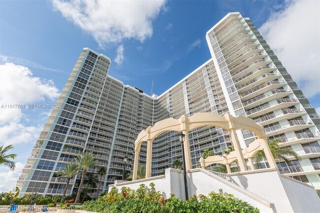 Building Photo - 7601 E Treasure Dr