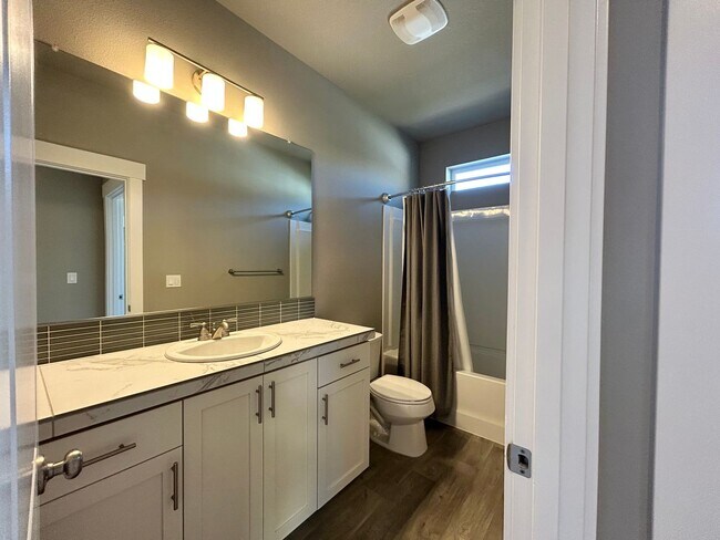 Building Photo - Luxury and Convenience Awaits in this Stunning 3 Bedroom, 2.5 Bathroom House with Abundant Parkin...