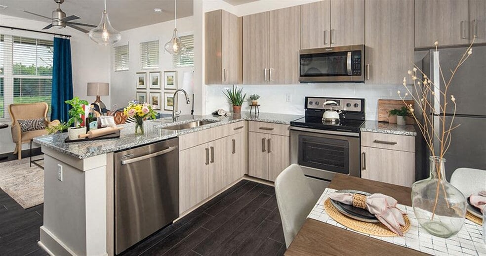 Building Photo - Promenade at Newnan Crossing