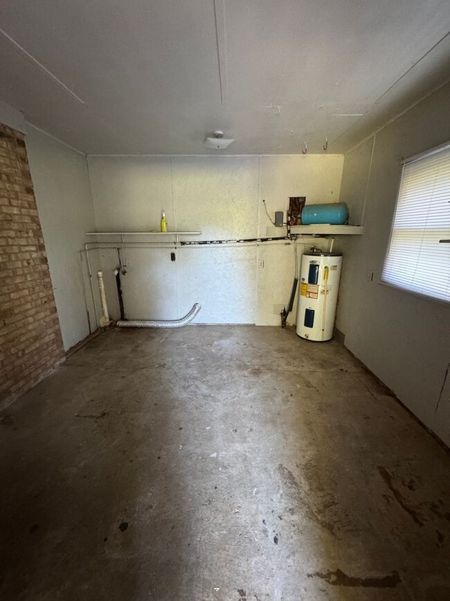 Building Photo - 1696 Crestland Dr