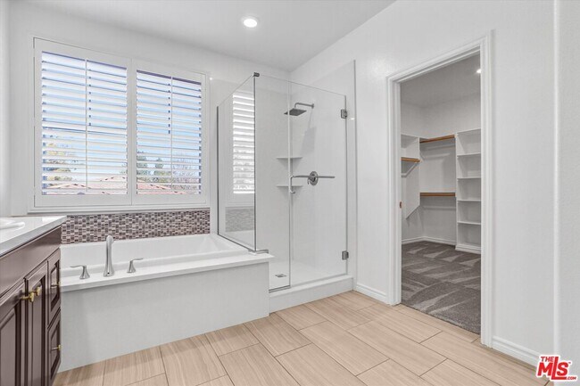 Building Photo - 577 Comet Ave