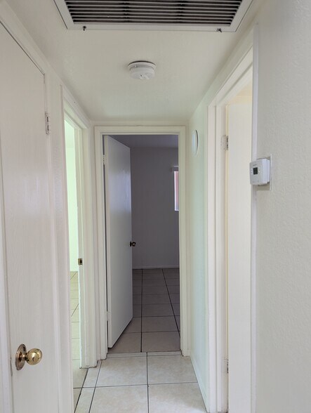 Building Photo - 1477 E 27th Ave