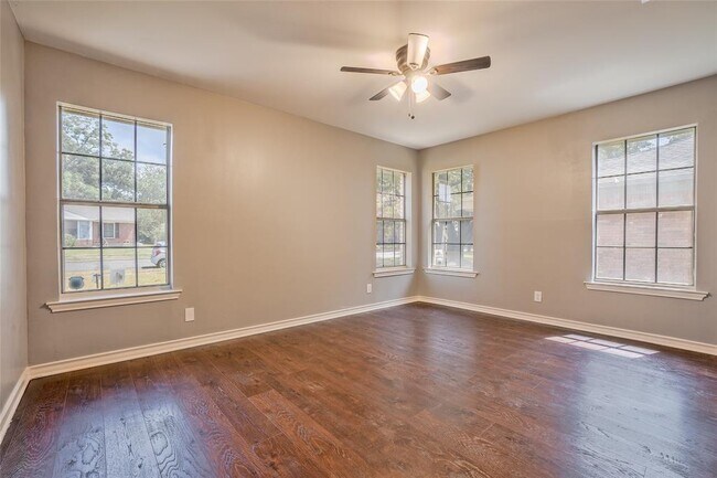 Building Photo - 2726 Crest Ridge Dr