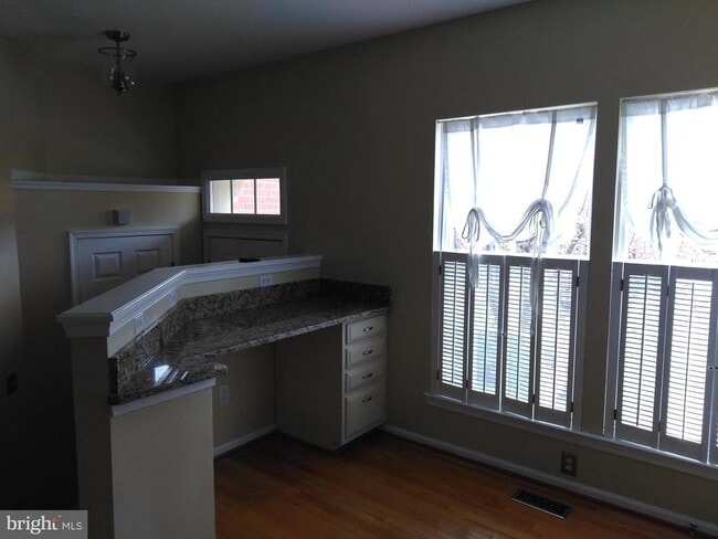 Building Photo - 1384 Park Garden Ln