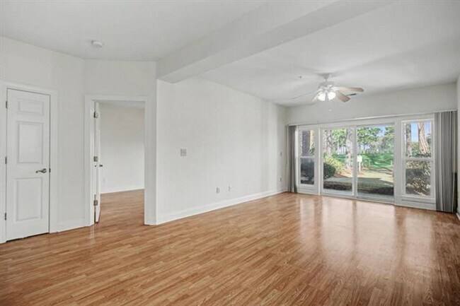 Building Photo - 3BD, 2BA condo with All Utilities included