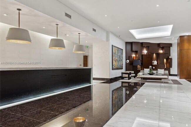Building Photo - 200 Biscayne Blvd Way