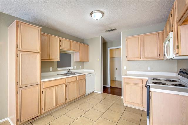 Building Photo - 8108 Spruce Valley Dr