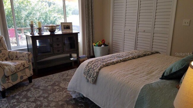 Building Photo - 392 Lakeview Terrace