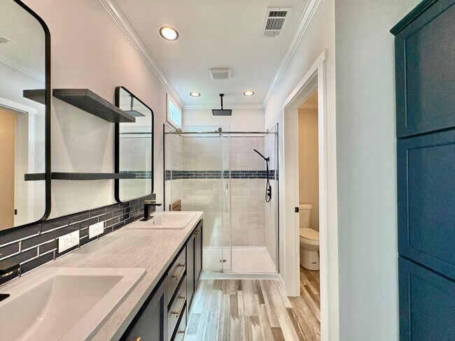 Building Photo - 5715 Camelford Dr