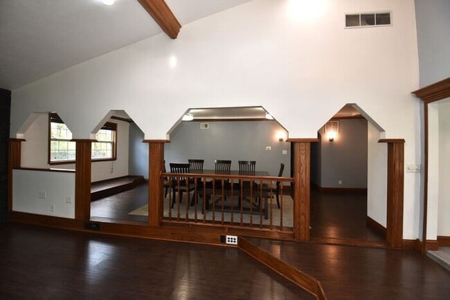 Building Photo - Monthly Rent Reduded! Mishawaka 4 bedroom with a Primary suite and 2 car garage on a large lot